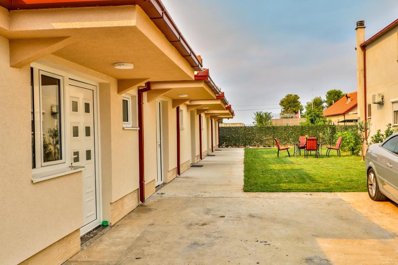 Simo Apartments Airport Podgorica Exterior photo